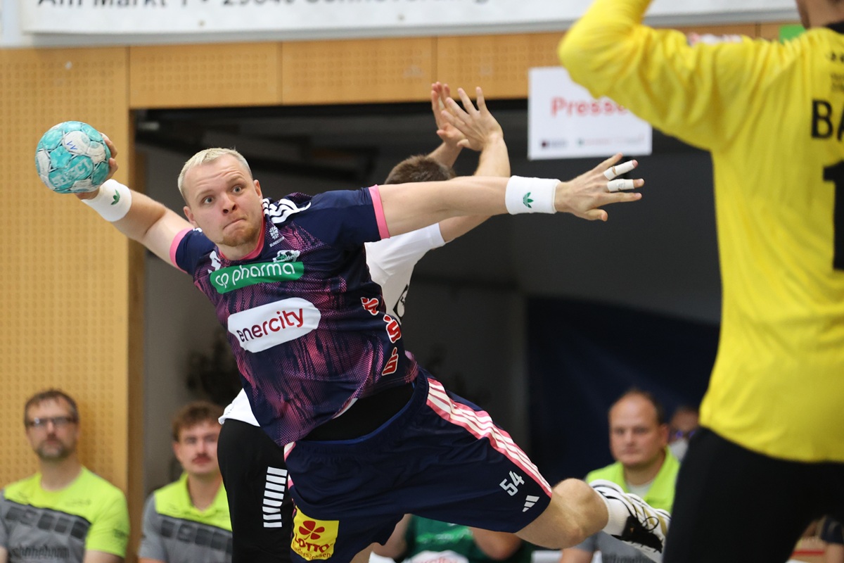 Justus Fischer wirft aufs Tor
